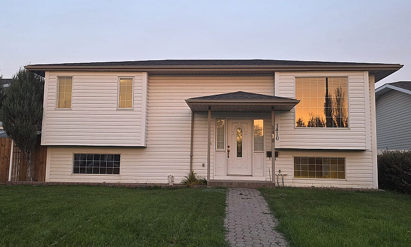 5 Beds 2 Baths House...