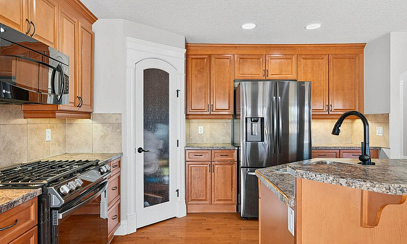 4 Bedroom In Brintne...