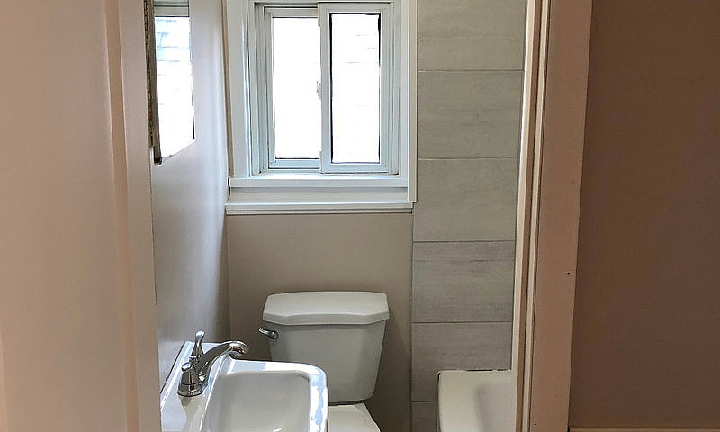1 Bdr Apt, Top Floor...