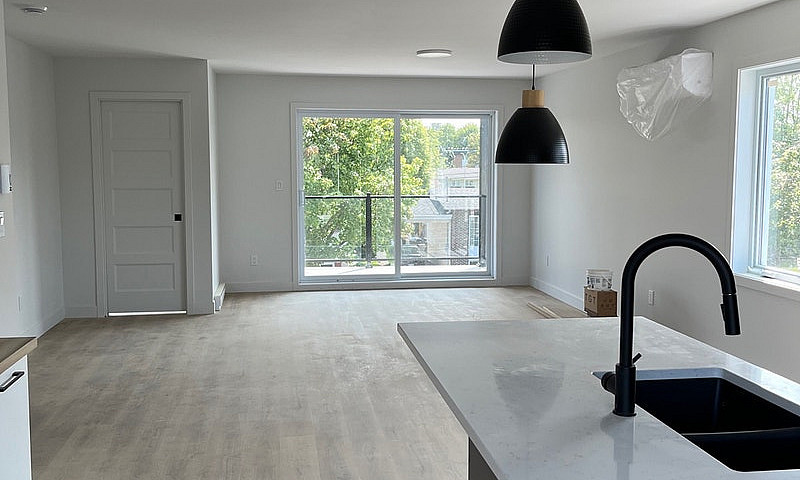 Logement 4  1/2 Neuf...