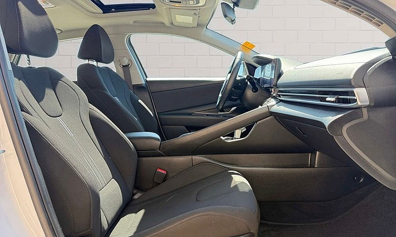Hyundai Elantra 2025...