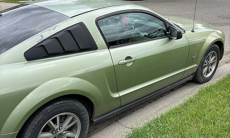 2005 V6 Mustang ...