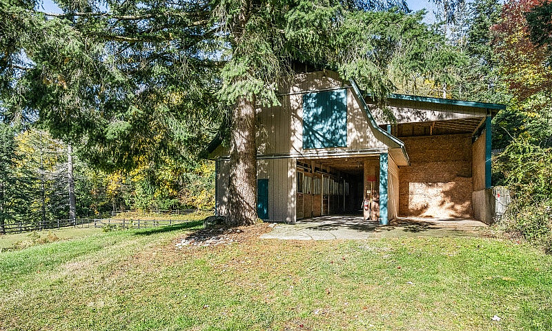 10.53 Acre Multi-Hom...