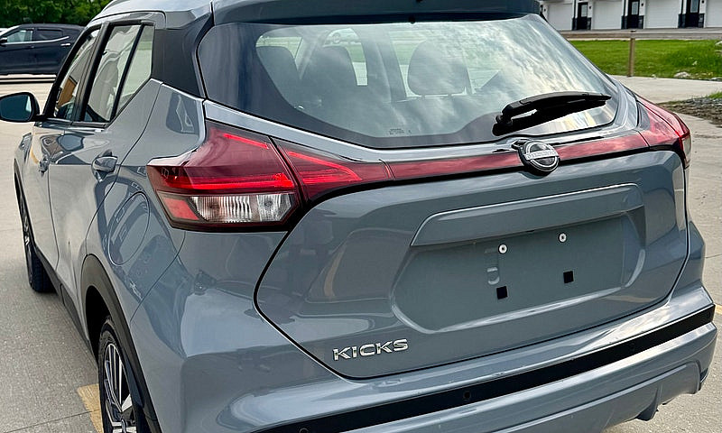 2025 Nissan Kicks Pl...
