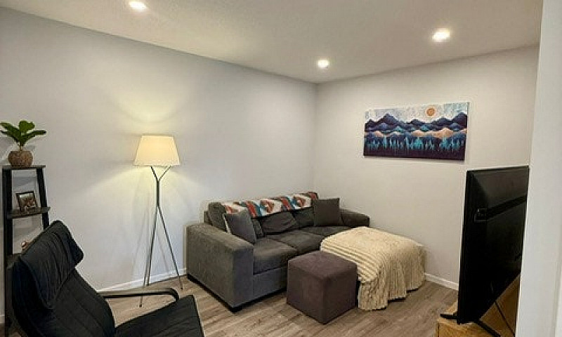 Stunning 3Br/2.5Ba T...