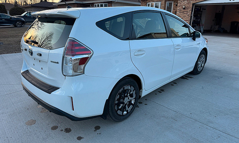2018 Toyota Prius V ...