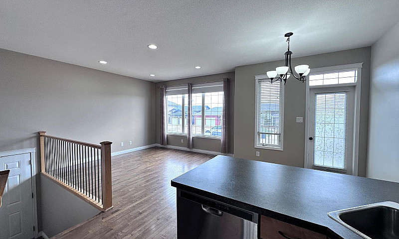 3 Bed 2 Bath Townhou...
