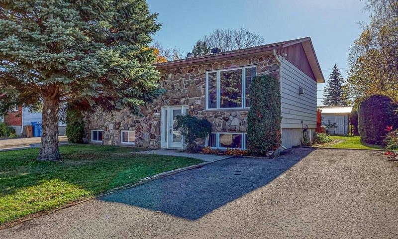 8 1/2 Grand Maison 4...