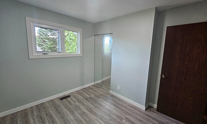 Side By Side House W...