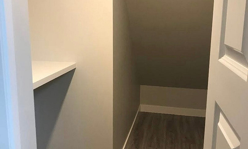 Basement Suite For R...