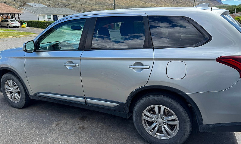 2018 Mitsubishi Outl...
