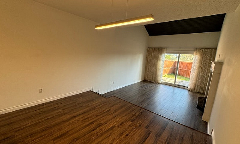 **3Bed +Den 1.5 Bath...