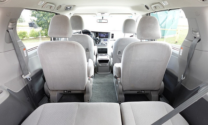 2016 Toyota Sienna L...