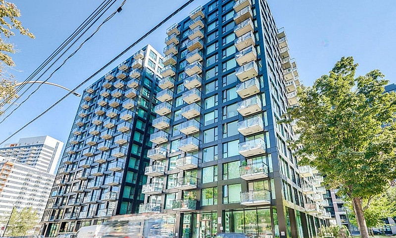 Large 1B1B Condo In ...