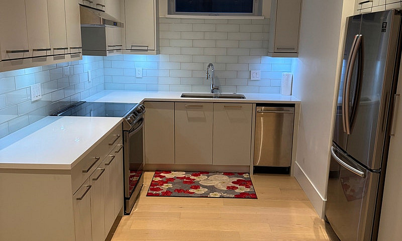 $1900/Month: North V...