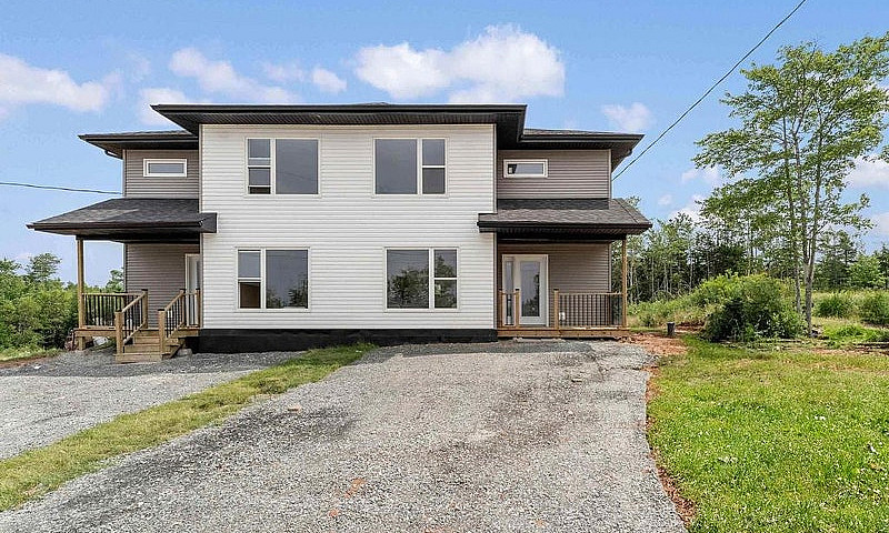 3 Bed, 2.5 Bath Town...