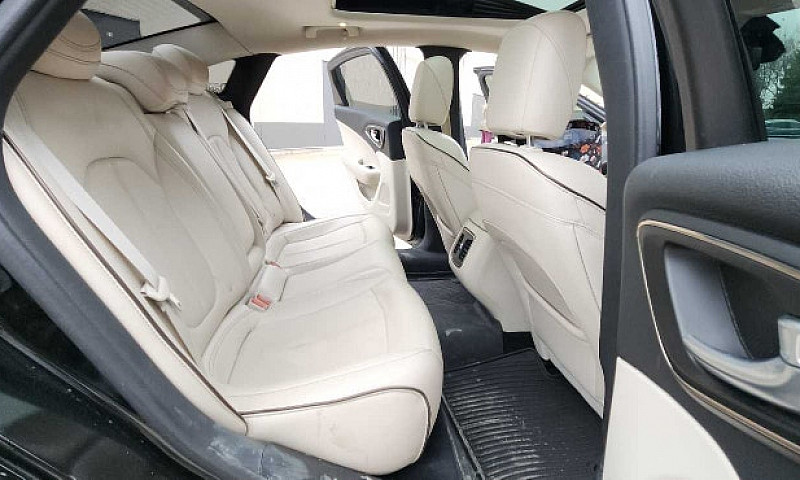 2015 Chrysler 200C V...