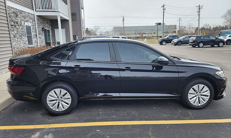 2019 Volkswagen Jett...