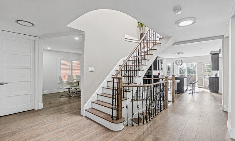 5054 Terry Fox Way -...