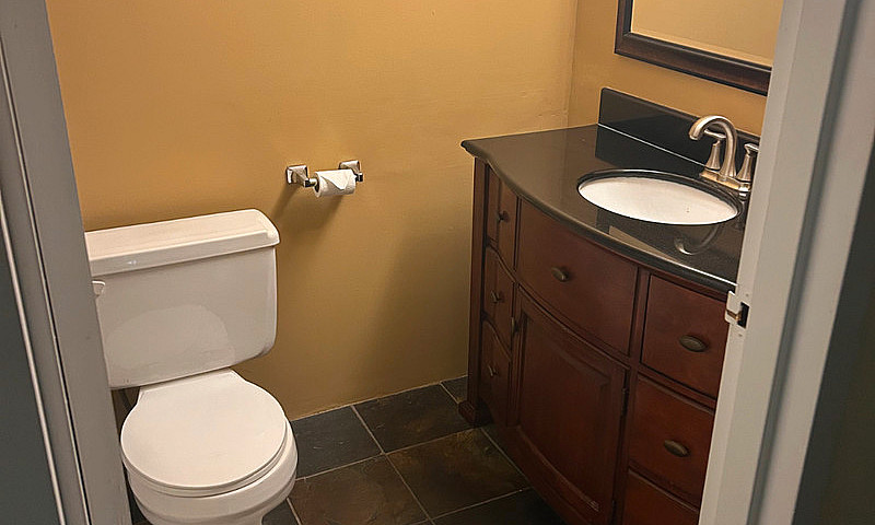 Bright Spacious 750-...
