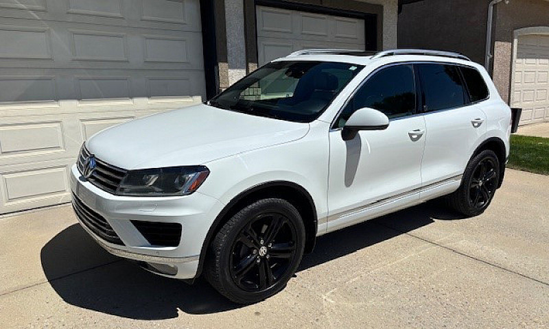 2017 Volkswagen Toua...