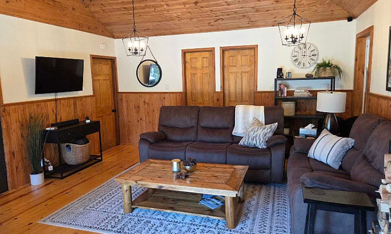 Cottage On Granite L...