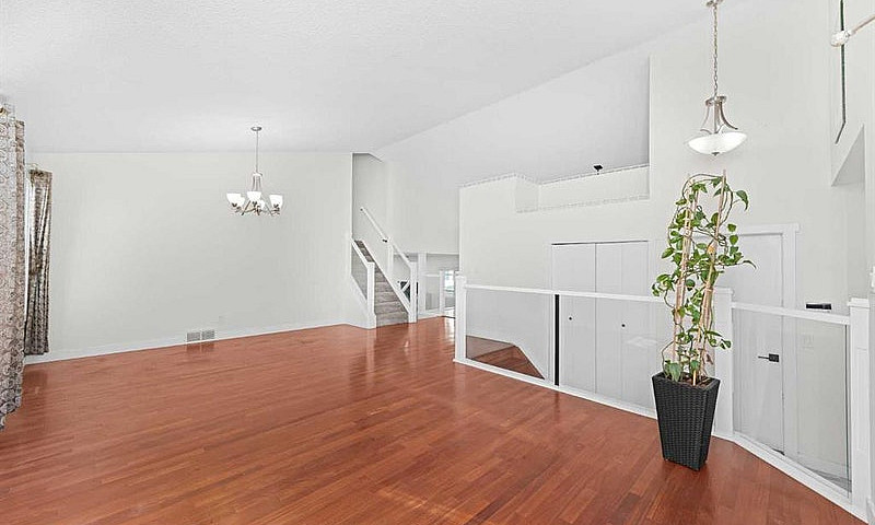 Spacious 4-Bedroom, ...