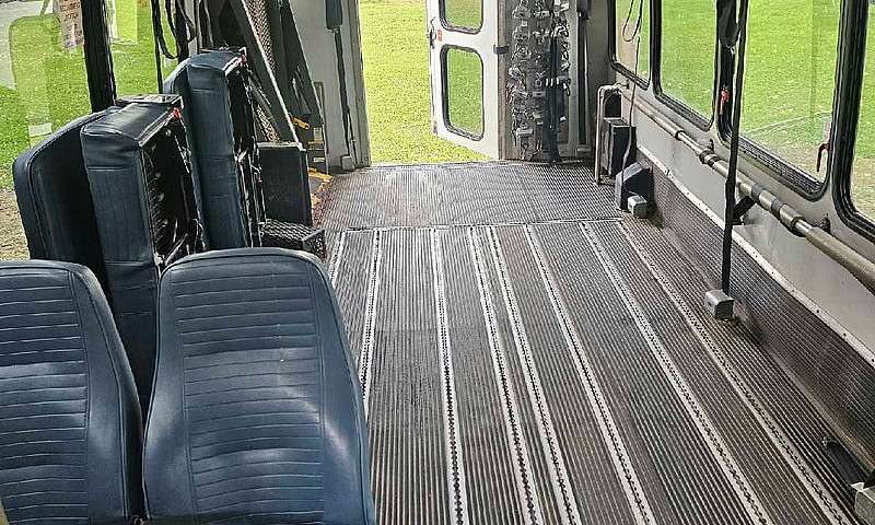 2009 Chevy Express 4...
