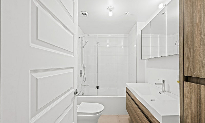 Large 1B1B Condo In ...