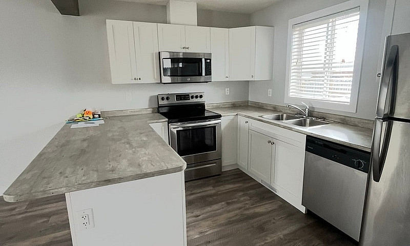 3 Bedroom Rental Ava...