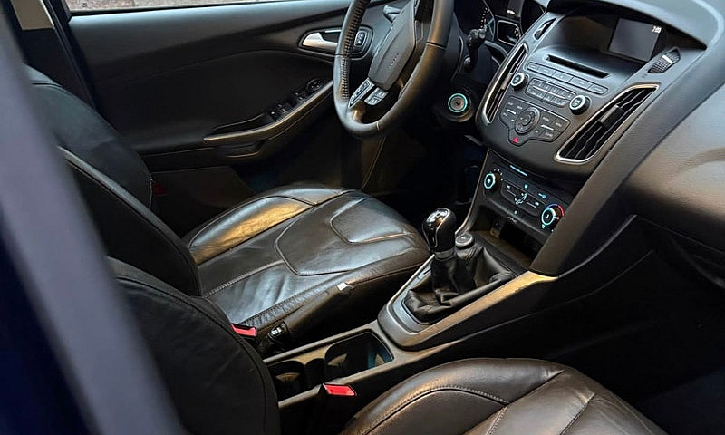 2016 Ford Focus Se...