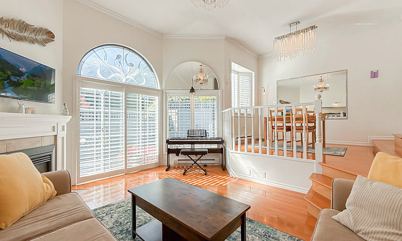 3 Bedrooms ,2.5 Bath...
