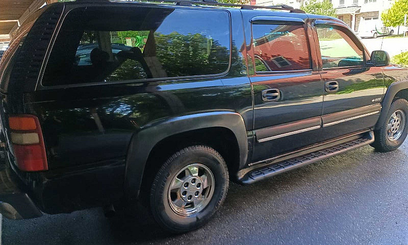 Chevrolet Suburban 4...