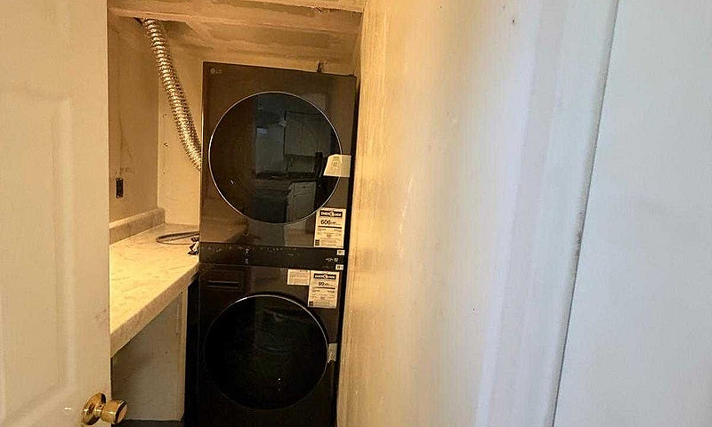 2 Bedrooms Apartment...
