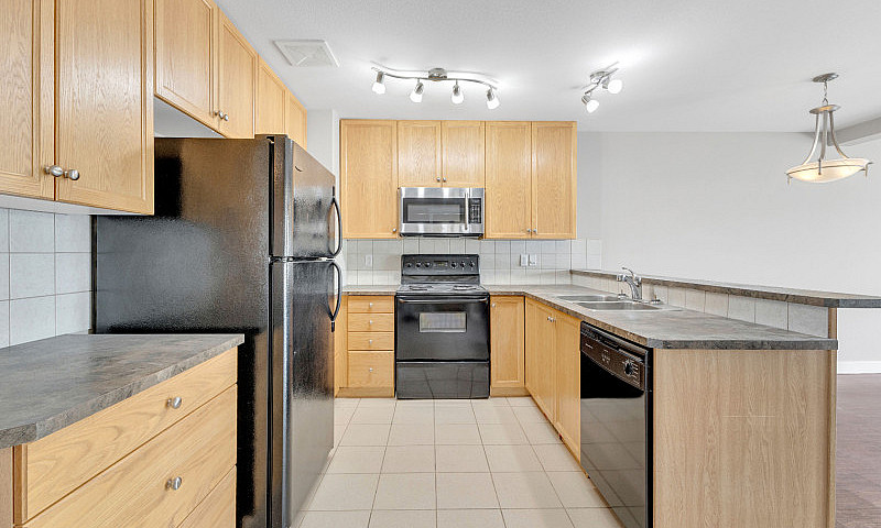 13 Lark Close, Sylva...