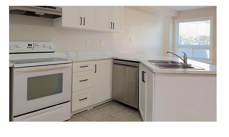 3 Beds, 2.5 Bath, Se...