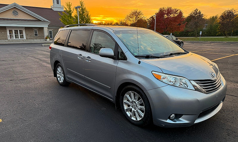 2011 Toyota Sienna X...
