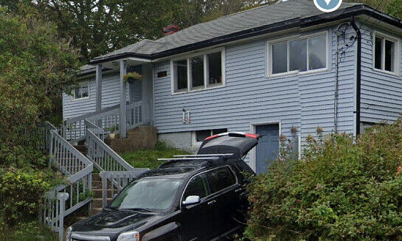 House For Sale - Mot...