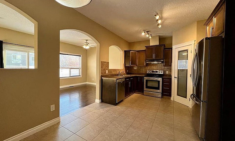 3 Bed + Bonus Room D...