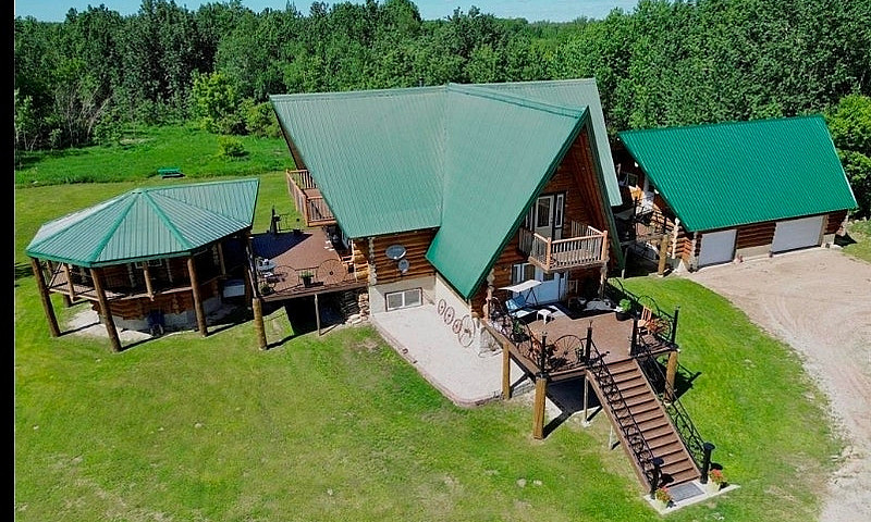 Stunning Log Home On...