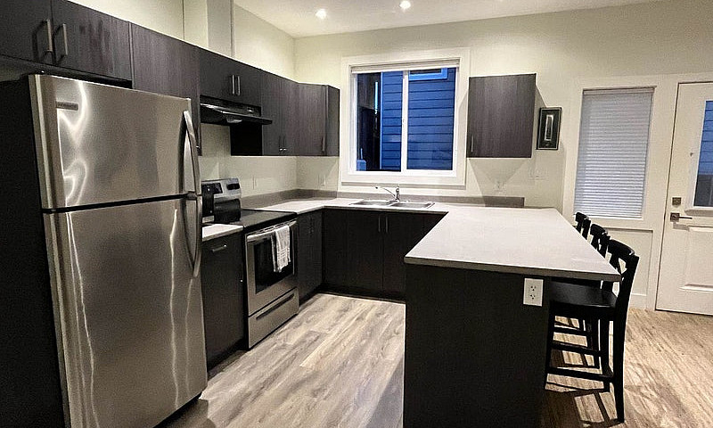 1000Sqft 2Br + Den $...