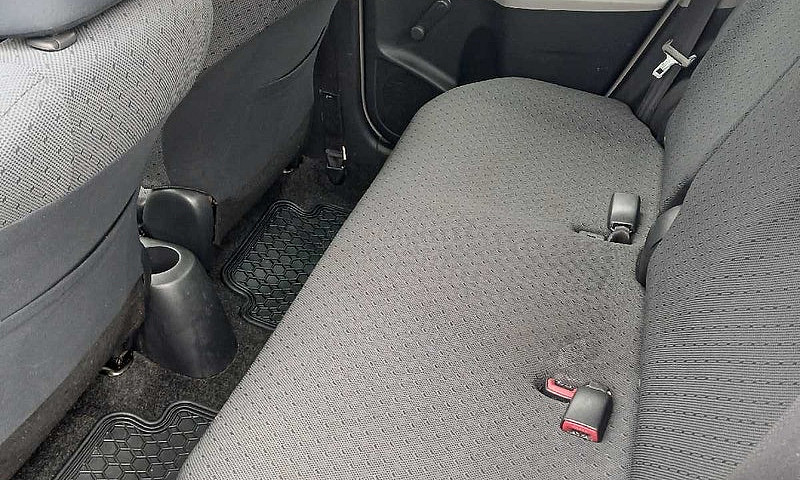 Toyota Yaris  2011...