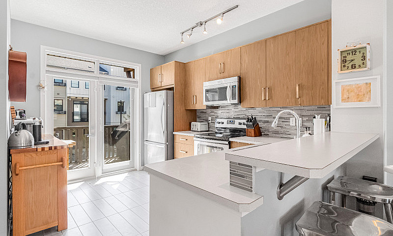 Townhome With 2 Car ...