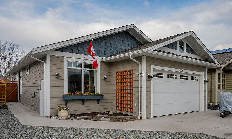 Open Concept In Oliv...