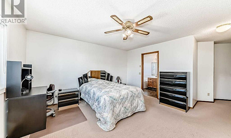 Rare Bungalow On Pie...