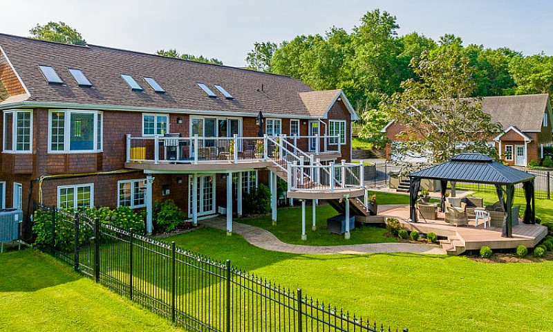 Rare Waterfront Prop...