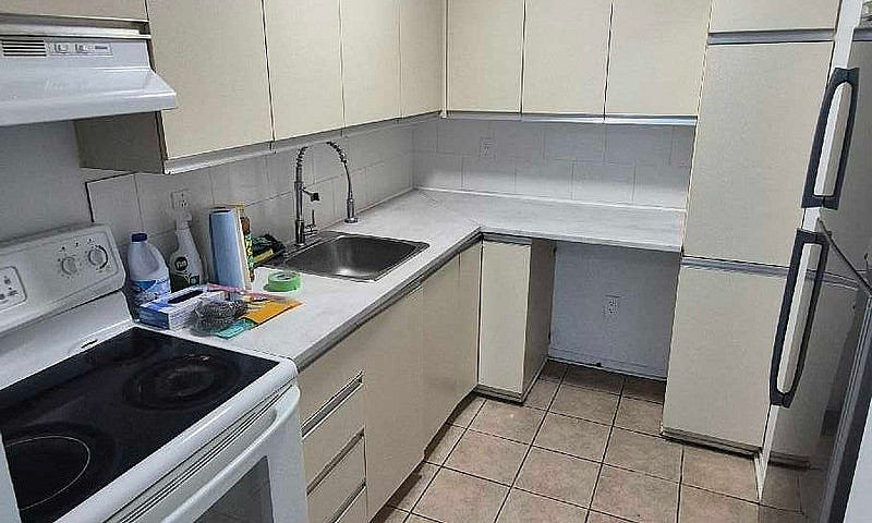 Bright Renovated 1Br...