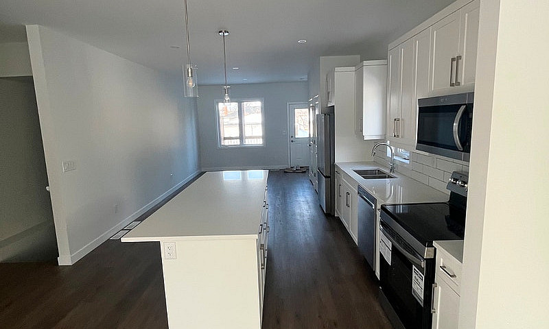 3-Bed / 3-Bath Townh...