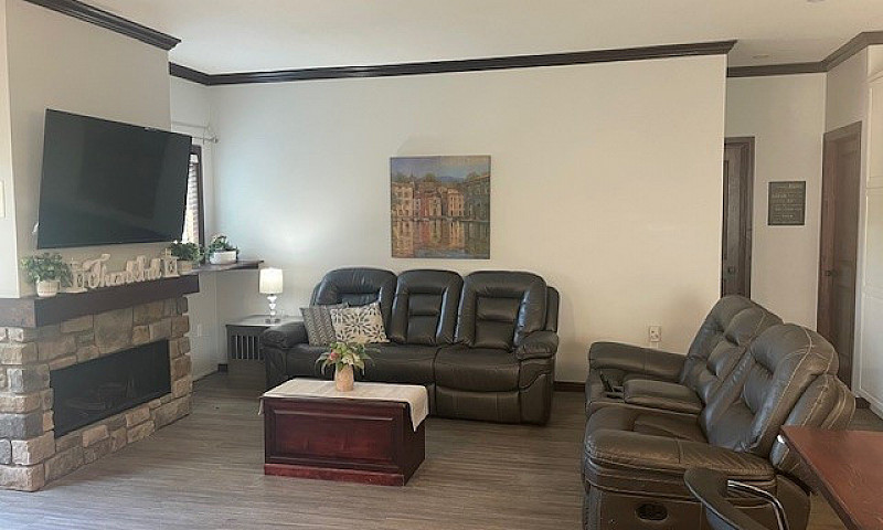 5-Bedroom Home With ...