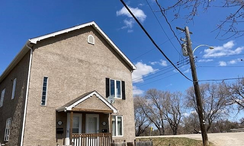 Spacious  3 Bdr Dupl...